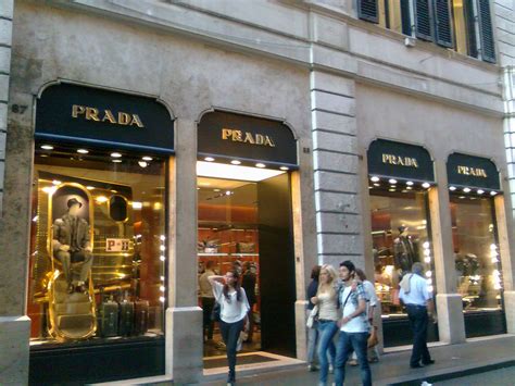 prada roma uomo